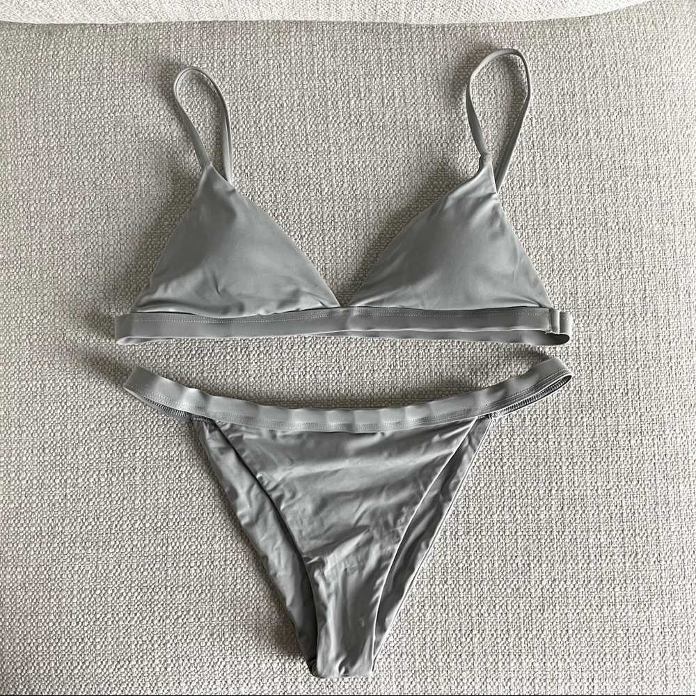 Dippin’ Daisy’s light dusty blue bikini set medium